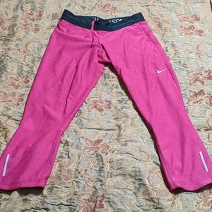 Medium Nike Dri-Fit Capri Pant